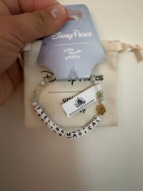 Disney "Feeling Magical" Beaded little words project Bracelet - White & Gold
